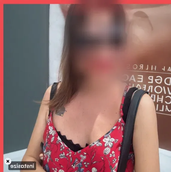 Amina, 37