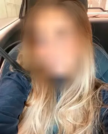 Bettina, 27