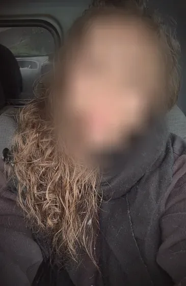 Esra, 24