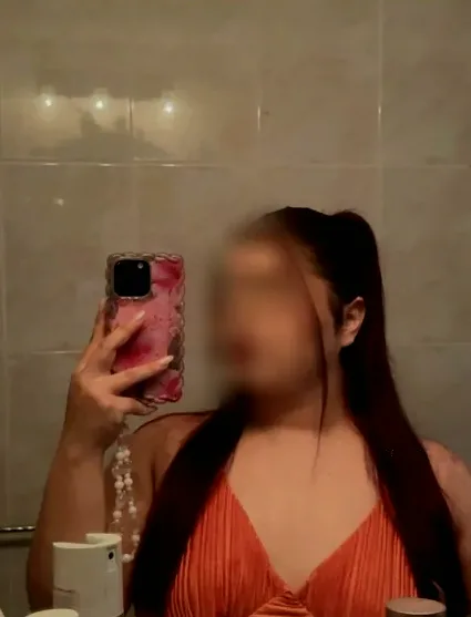 Laura, 22