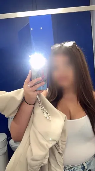 Nicole, 18
