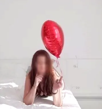 Sabine, 27